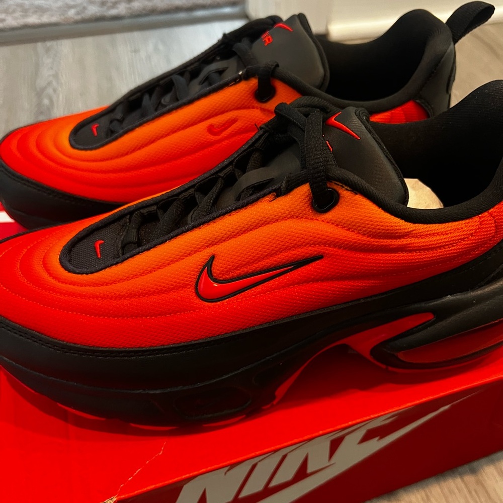 New Nike Air Max Portal Orange and Black Sneakers Size 9 Women’s